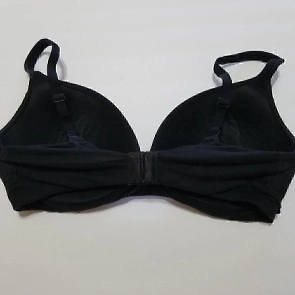 Victoria's Secret No-Wire Lace Bra Size 34D